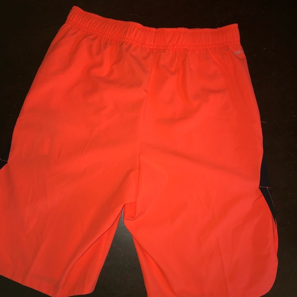 🏈CLOSET CLOSING EVERYTHING MUST GO 🏈NWT BOYS NIKE SHORTS - Picture 3 of 5